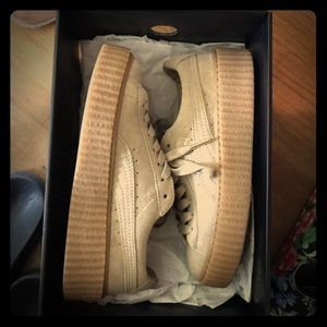 Women’s tan creeper pumas